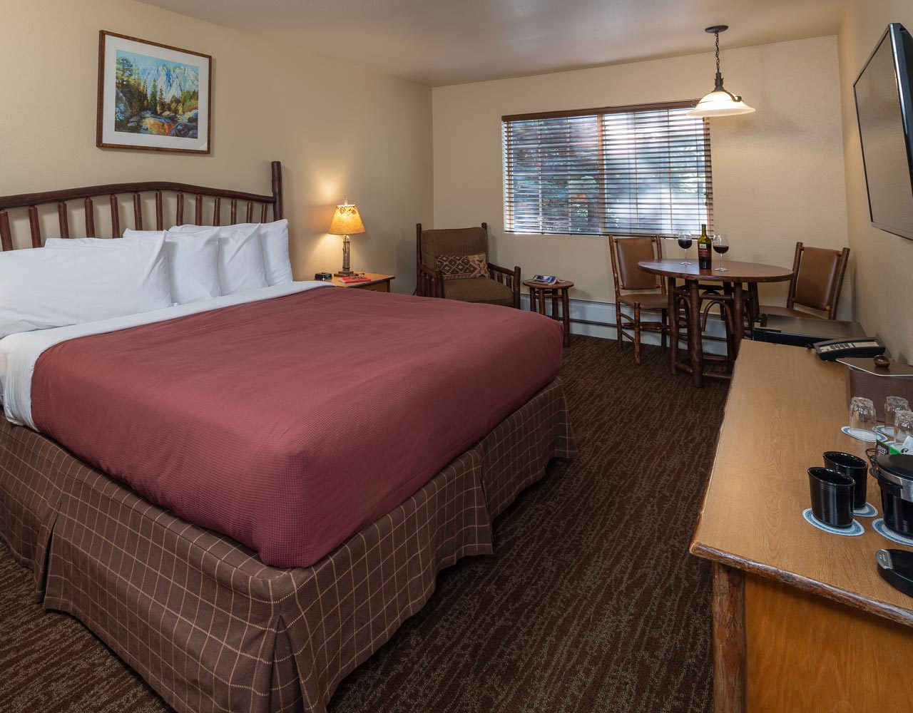 John Muir Lodge Deluxe Room One King room interior