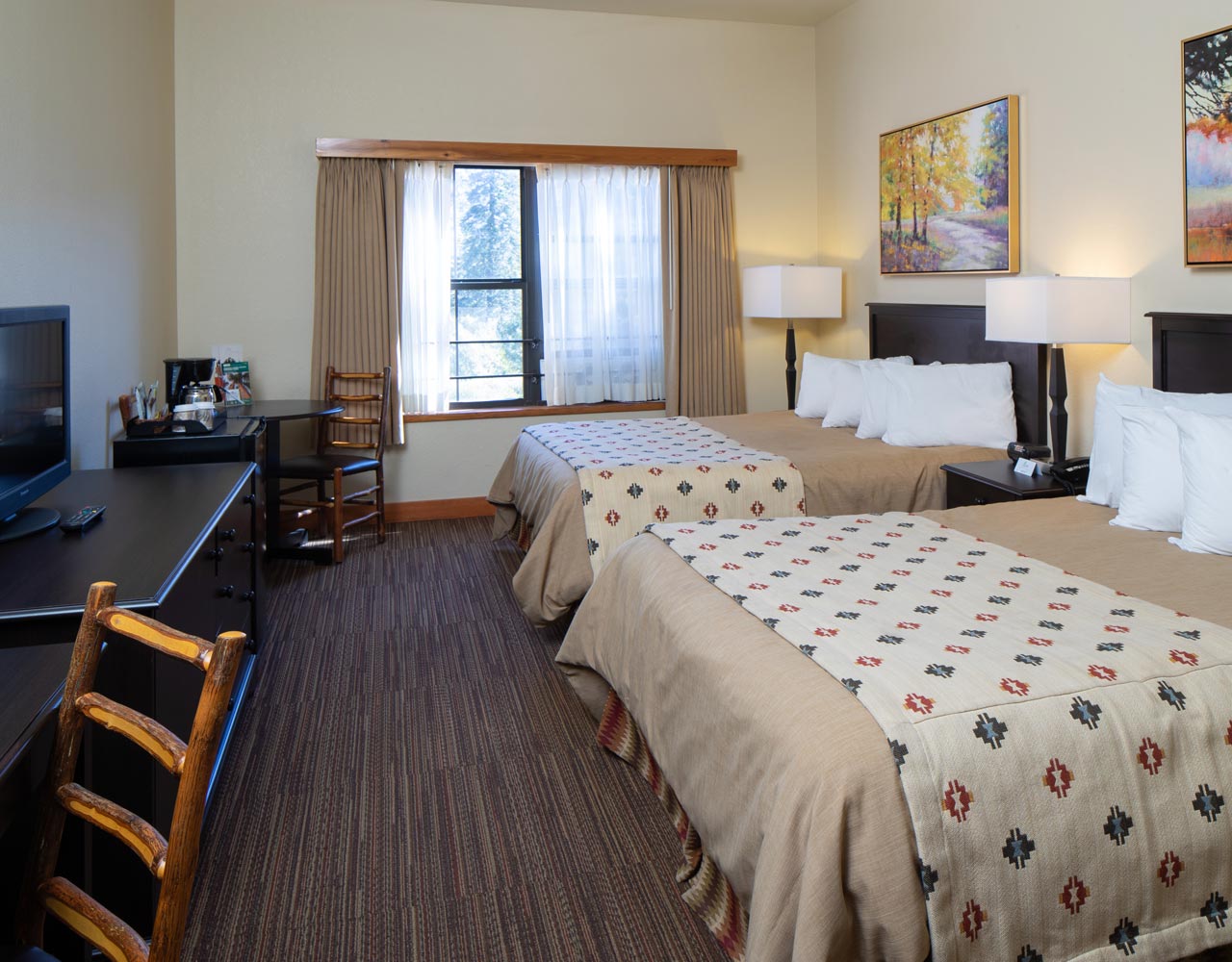 Wuksachi Lodge Standard Room Two Queens interior