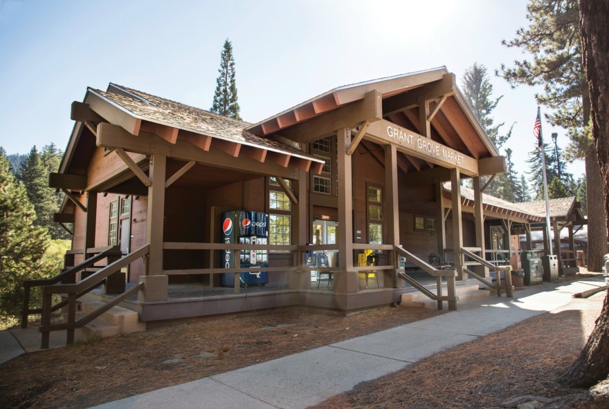 Grant Grove Market Banner